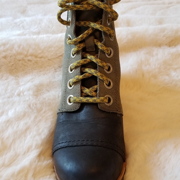Sorel lace up wedge - Picture 2 of 16
